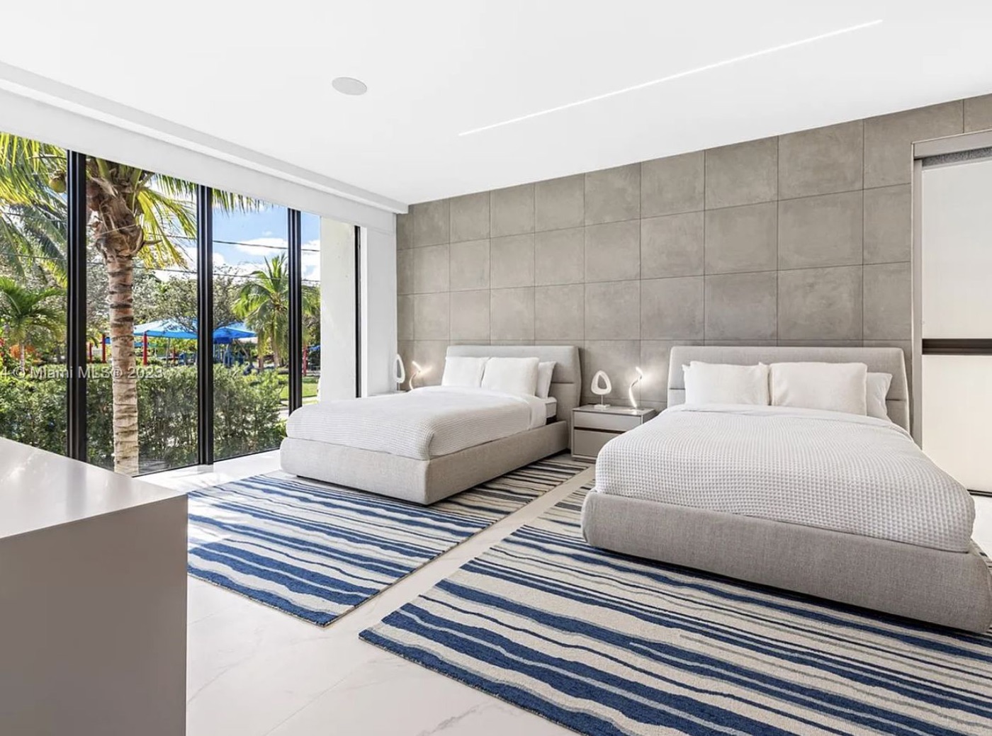 Bedroom at 775
