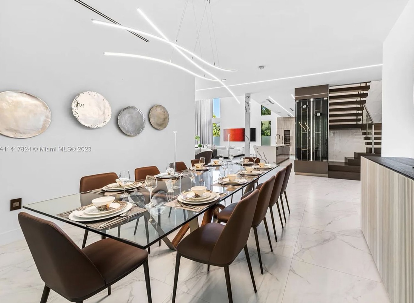 Dining room at 775