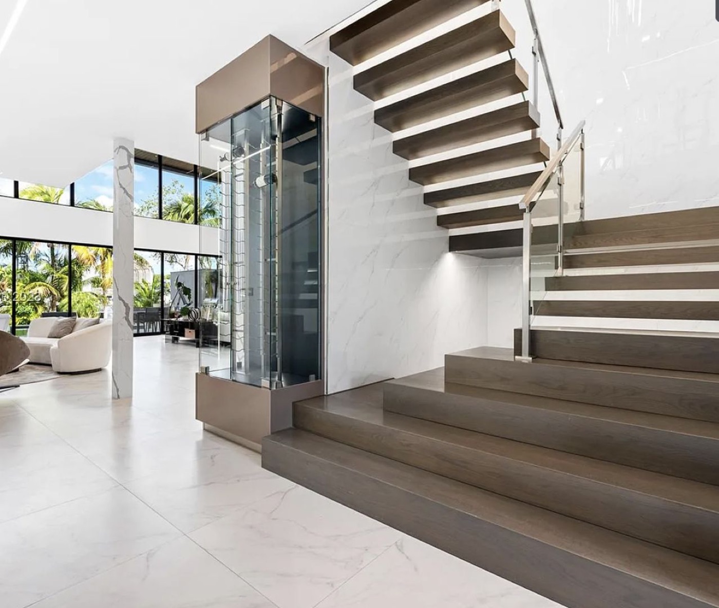 Floating stair at 775